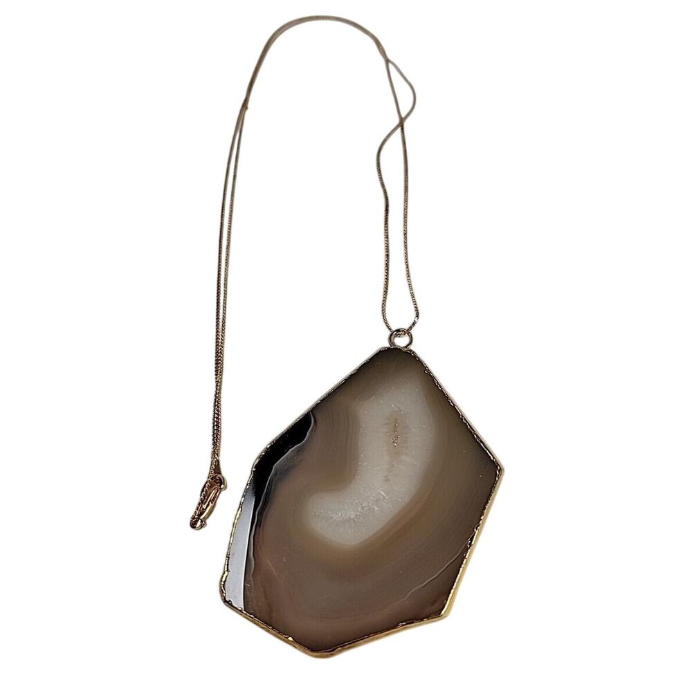 30 Inch Gold Tone Necklace With Agate Slice Stone Trimmed In Gold Tone Metal